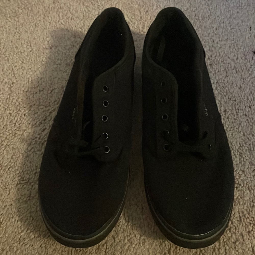 black lace up vans off the wall size 8
